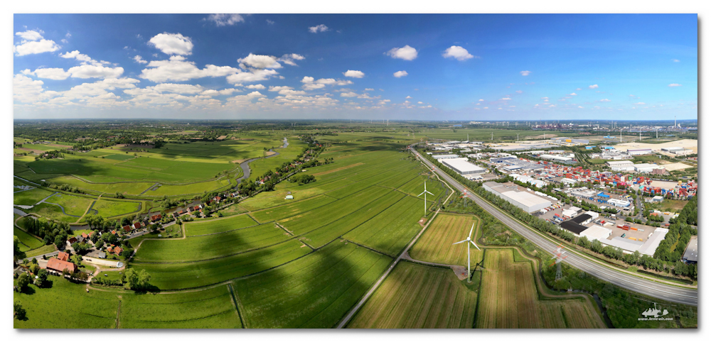 Bremen im Luftbild ...stossen die Kontraste zusammen mit dem Güterverkehrszentrum und der Marschensiedlung Strom